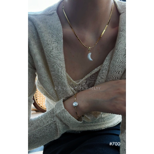 Halloween Beauty & Accessories: The Final Flourish