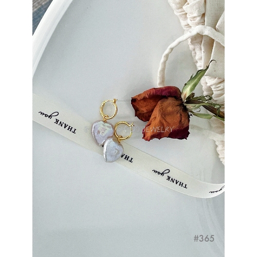 Freshwater cultured pearl earrings/ Baroque Pearl Earrings/ Heart-shaped Earrings