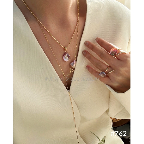 10+ Top Christmas Gift Ideas for Your Girlfriend (Part 3): Romance, Color & Presentation