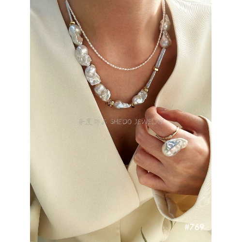 Trend Alert: Why the Chunky Baroque Pearl Necklace is the Ultimate Holiday Statement