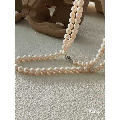 Winter Wardrobe Savior: The Versatile Long Pearl Sweater Chain